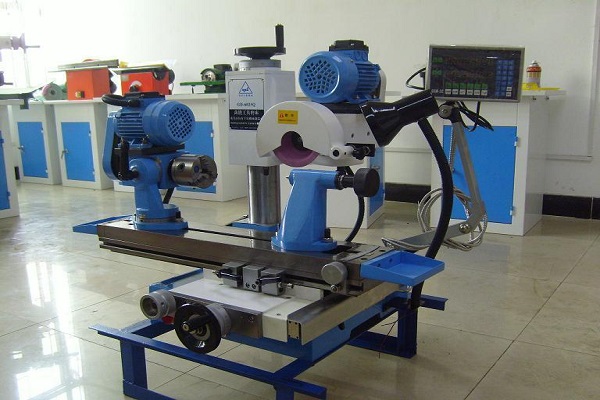 Desarrollo y Features of BT - 150HG CBN Tool Grinder