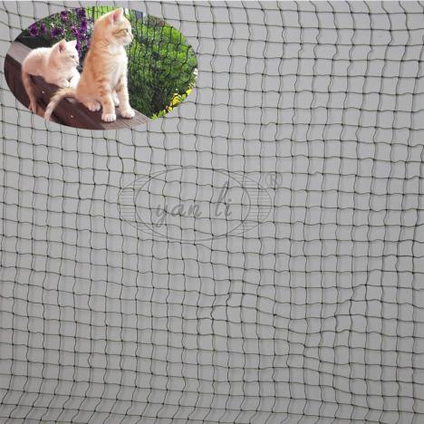Which user has a good reputation bird netting that lets bees yDKL29fNiNE4