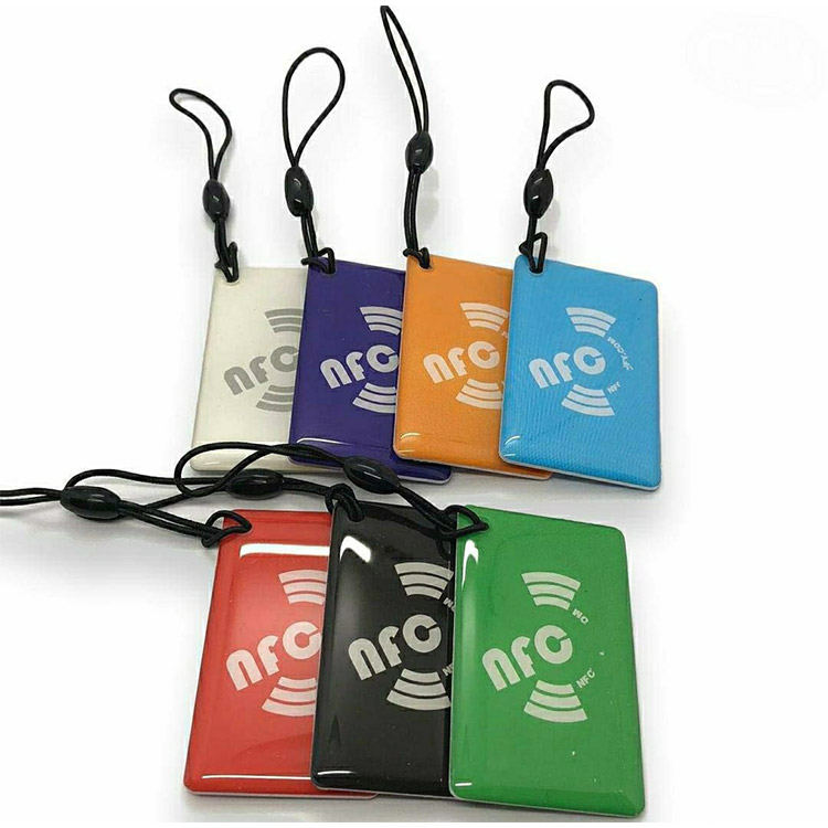 Factory Price Free Sample Printable Shiny 13.56MHZ NTAG213 NFC Tags Sticker Waterproof Epoxy Tag Phone Adhesive NFC Tag Social