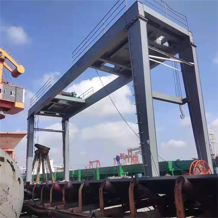 proper handling or ship to shore cranes during loading and FMBp0IDF1CA8