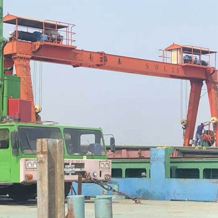 harbour crane with rail - Alibaba763JLkmVvQvI