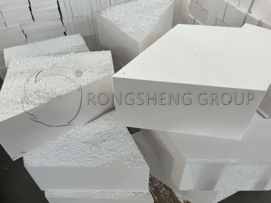 https://shmuker.oss-cn-hangzhou.aliyuncs.com/data/oss/60e819f0790f5527ee3d7557/60ee491677a41e157184c1dc/20250528103516/RS-High-Purity-Alumina-Bubble-Brick.jpg