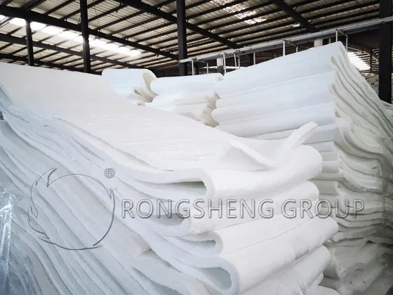 https://shmuker.oss-cn-hangzhou.aliyuncs.com/data/oss/60e819f0790f5527ee3d7557/60ee491677a41e157184c1dc/20250529101146/Zirconium-containing-aluminum-silicate-fiber-blanket.jpg
