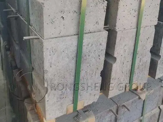 https://shmuker.oss-cn-hangzhou.aliyuncs.com/data/oss/60e819f0790f5527ee3d7557/60ee491677a41e157184c1dc/20250530165359/Rotary-kiln-lining-precast-blocks.jpg