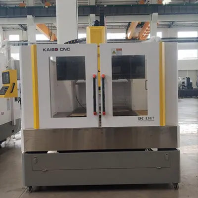 https://shmuker.oss-cn-hangzhou.aliyuncs.com/data/oss/60f057d7801008393c7f3dd7/66a70b5c6ab1dc323153e13a/20240807135154/plastic-mold-making-cnc-milling-machine-dc1317-2.jpg