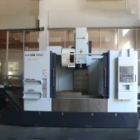 https://shmuker.oss-cn-hangzhou.aliyuncs.com/data/oss/60f057d7801008393c7f3dd7/66a70b5c6ab1dc323153e13a/20240807143815/belt-type-spindle-vertical-cnc-milling-machine-fh1370l-1.jpg