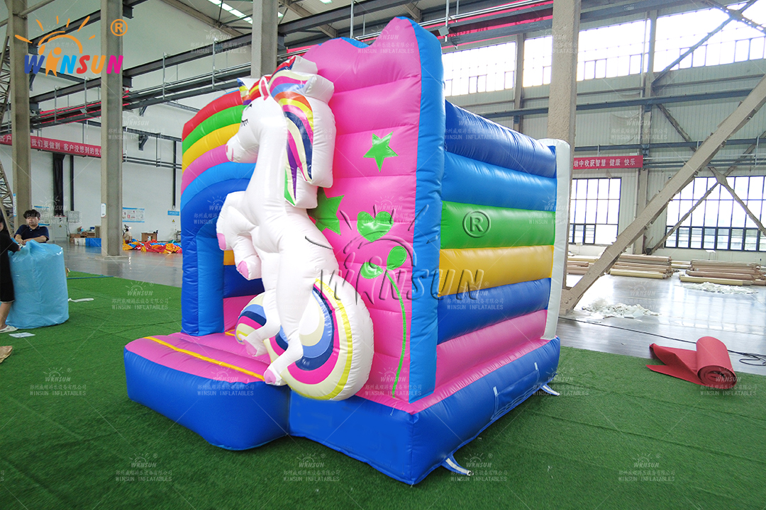 https://shmuker.oss-cn-hangzhou.aliyuncs.com/data/oss/60f0582b801008393c7f4eca/60f05ed4801008393c7ff3c7/20250408162743/Durable_Tarpaulin_Unicorn_Bounce_House_with_Protective_Barriers.jpg