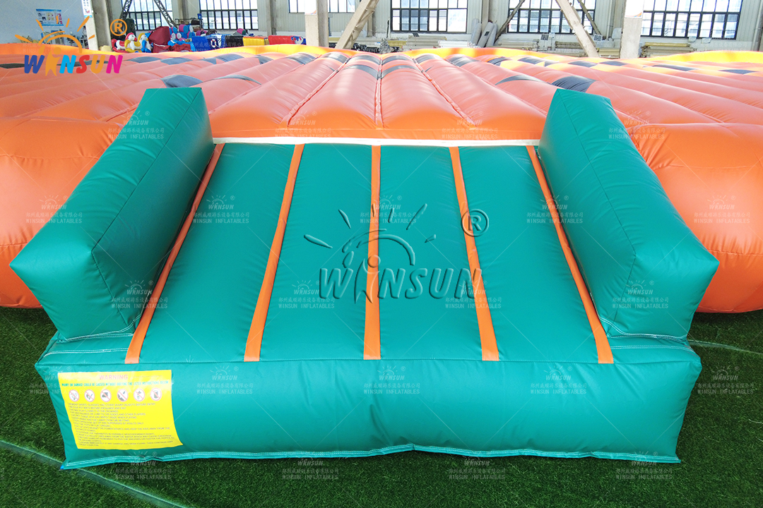 https://shmuker.oss-cn-hangzhou.aliyuncs.com/data/oss/60f0582b801008393c7f4eca/60f05ed4801008393c7ff3c7/20250429102714/B2B_Halloween-themed_inflatable_jumper_bulk_order.jpg