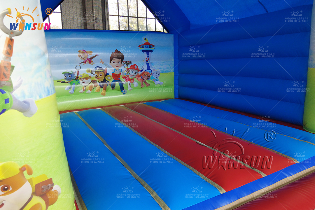 https://shmuker.oss-cn-hangzhou.aliyuncs.com/data/oss/60f0582b801008393c7f4eca/60f05ed4801008393c7ff3c7/20250508145113/Quick-setup_5x4m_backyard_bouncer_10-minute_install.jpg