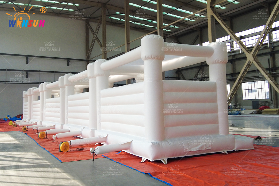 https://shmuker.oss-cn-hangzhou.aliyuncs.com/data/oss/60f0582b801008393c7f4eca/60f05ed4801008393c7ff3c7/20250609141300/wedding_bounce_house_with_safety_features.jpg