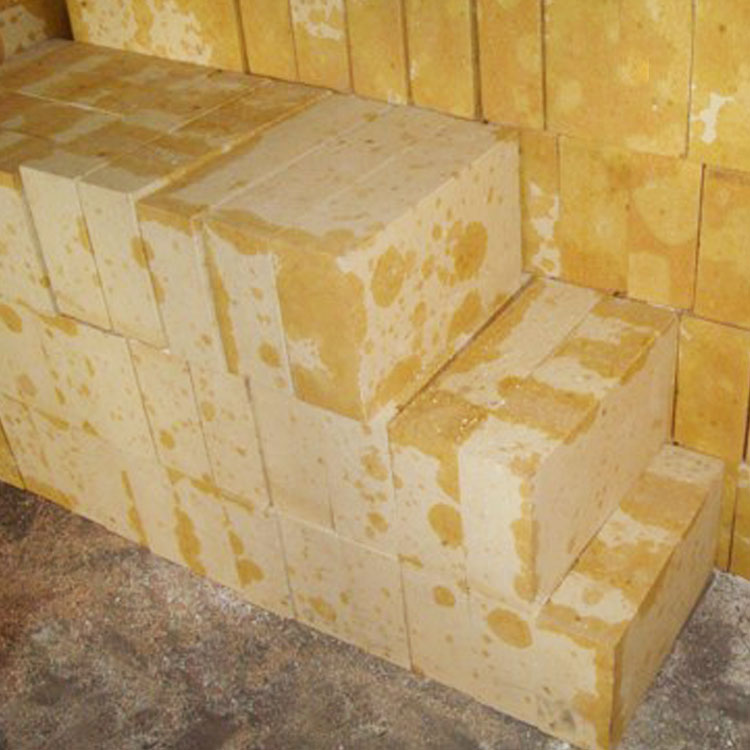 Silicon nitride bonded silicon carbide bricks in use