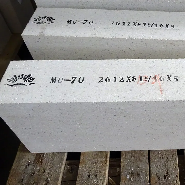https://shmuker.oss-cn-hangzhou.aliyuncs.com/data/oss/60f05a43801008393c7f9067/66bb140363877f67361ec9e9/20240820164740/cast-big-mullite-brick-3.jpg