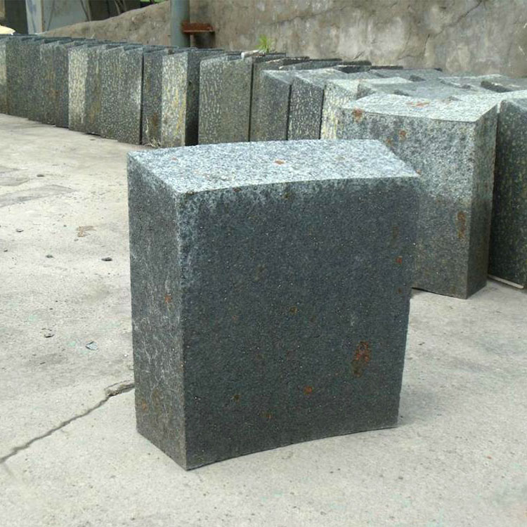 Microstructure of high - performance andalusite refractory bricks