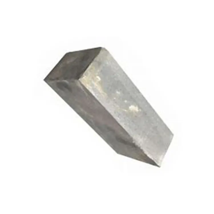 Heat-resistant high-strength silicon oxynitride bonded corundum bricks