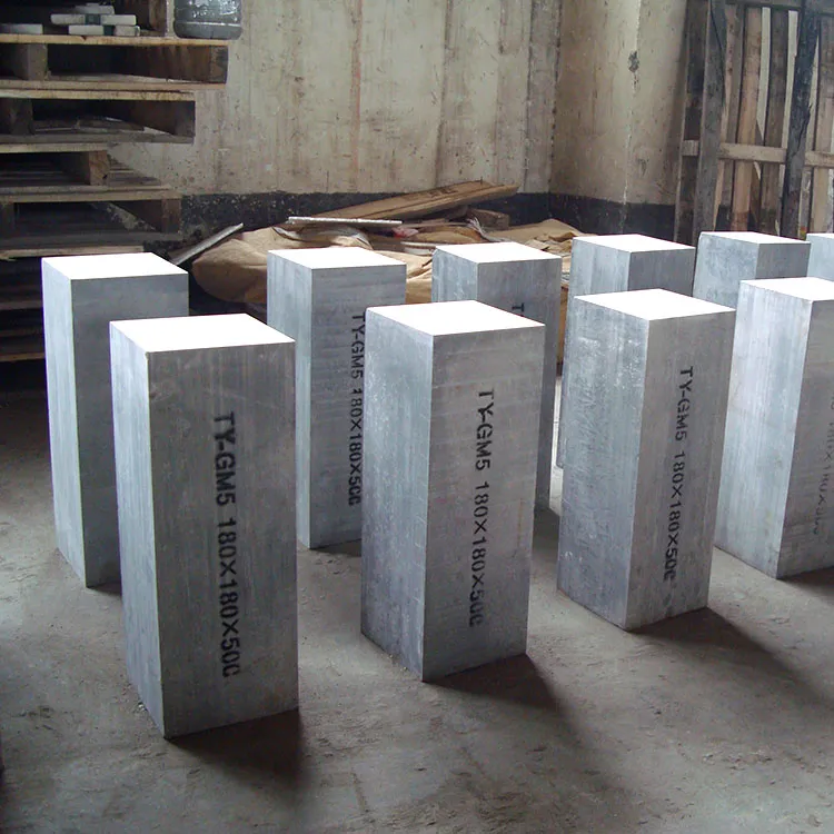 https://shmuker.oss-cn-hangzhou.aliyuncs.com/data/oss/60f05a43801008393c7f9067/66bb140363877f67361ec9e9/20250814160358/fused-cast-skid-rail-blocks-7.jpg