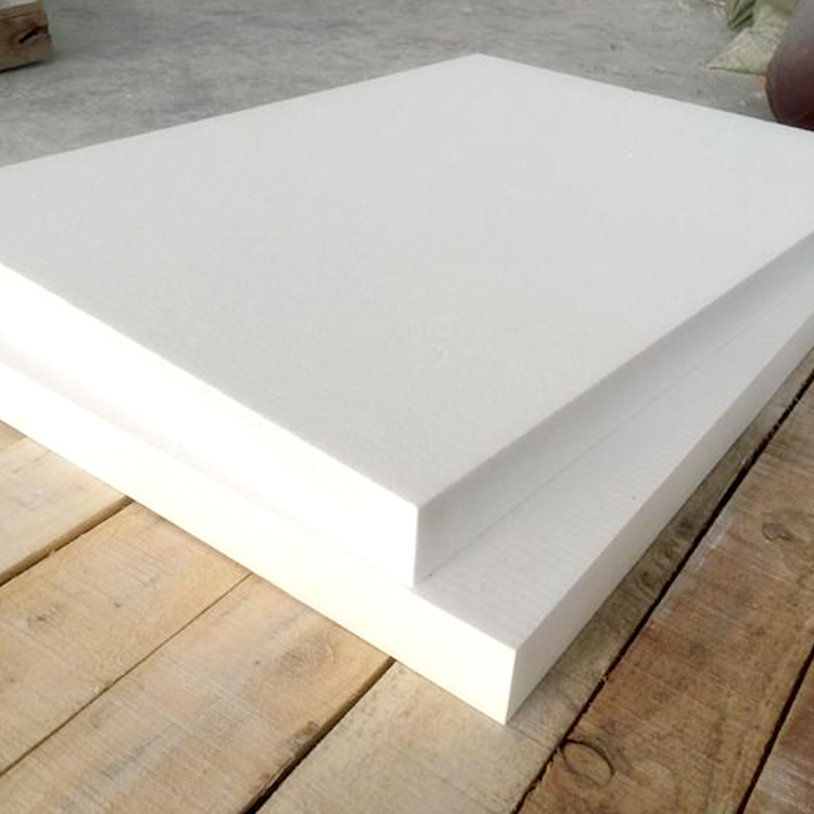Comparison of traditional vs. vermiculite-based insulation layer thickness in a steel ladle cross-section