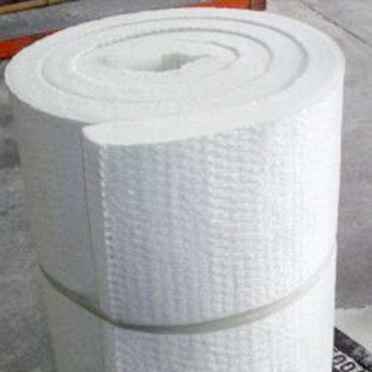 Comparison of ladle insulation materials showing temperature gradient differences between silicone-alumina fiber and vermiculite board.