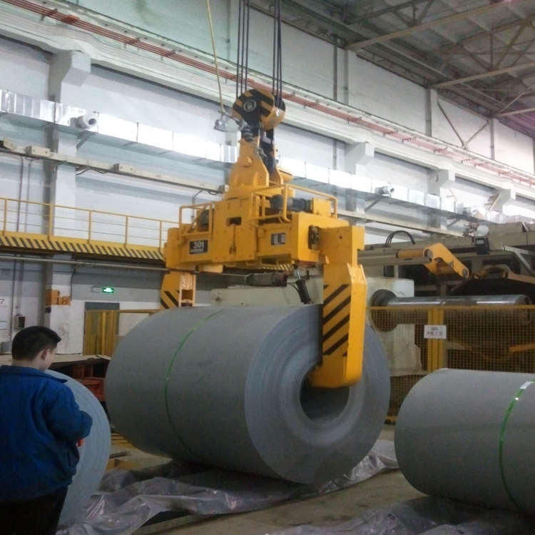 Horizontal coil tongs