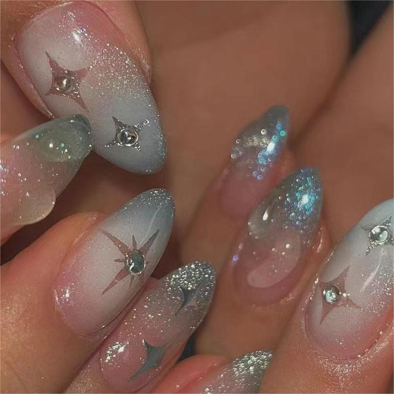 Efeito de nail art de meio palito curto de coração de amor