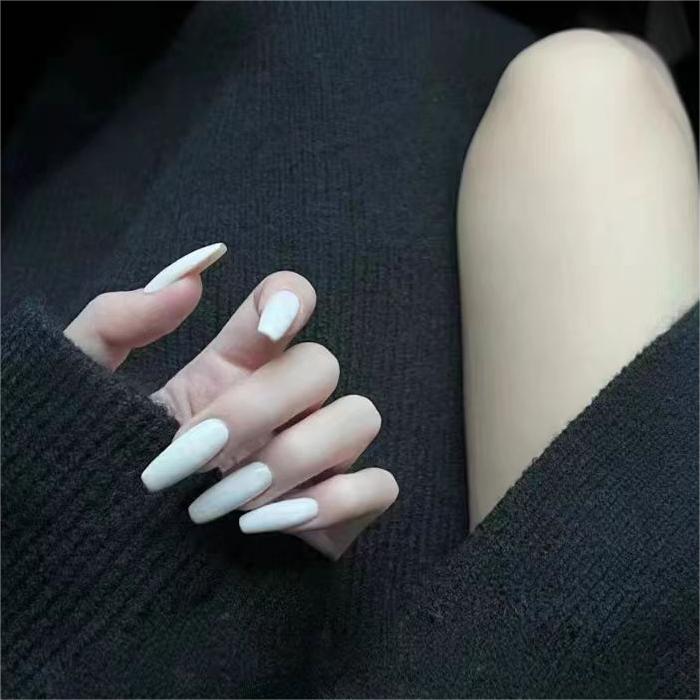 Simple Cream White Nail Art