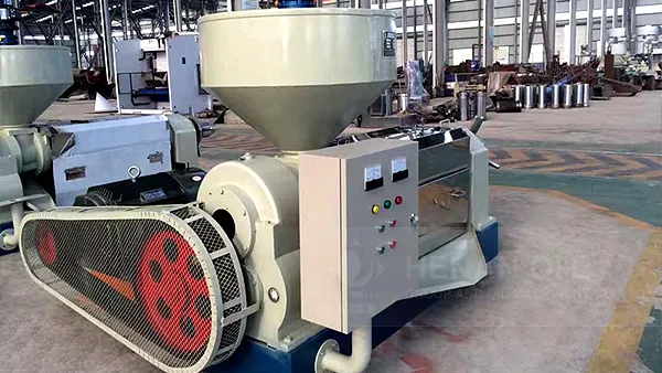 https://shmuker.oss-cn-hangzhou.aliyuncs.com/data/oss/65b068c3c2e9735675cac322/65b0a486107bc6700293c9bf/20240425113825/6YL-185%20螺旋榨油机-1.jpg