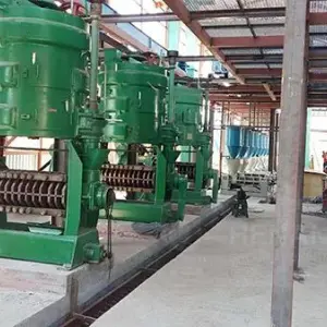 https://shmuker.oss-cn-hangzhou.aliyuncs.com/data/oss/65b068c3c2e9735675cac322/65b0a486107bc6700293c9bf/中型螺杆榨油机-1.jpg