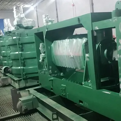 https://shmuker.oss-cn-hangzhou.aliyuncs.com/data/oss/65b068c3c2e9735675cac322/65b0a486107bc6700293c9bf/大榨机-3.jpg