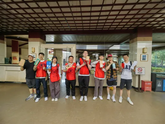 https://shmuker.oss-cn-hangzhou.aliyuncs.com/data/oss/6630849d58252f25c99f2e03/663dd94eb3b78b5159cd8f40/20240617160635/团建图片_4.jpg