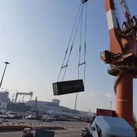 https://shmuker.oss-cn-hangzhou.aliyuncs.com/data/oss/6630849d58252f25c99f2e03/663dd94eb3b78b5159cd8f40/20240617174822/产品运输_集装箱装船.jpg