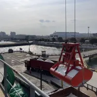 https://shmuker.oss-cn-hangzhou.aliyuncs.com/data/oss/6630849d58252f25c99f2e03/663dd94eb3b78b5159cd8f40/20240816173818/产品运输_抓斗装船.jpg