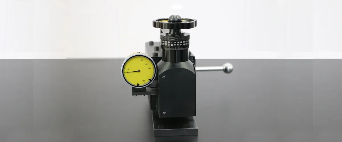 https://shmuker.oss-cn-hangzhou.aliyuncs.com/data/oss/67d923ec46c0fb5645dad7ee/67d937fe46c0fb5645dade30/20250401171127/Portable-hardness-testerHYC-150-1%20(1).jpg