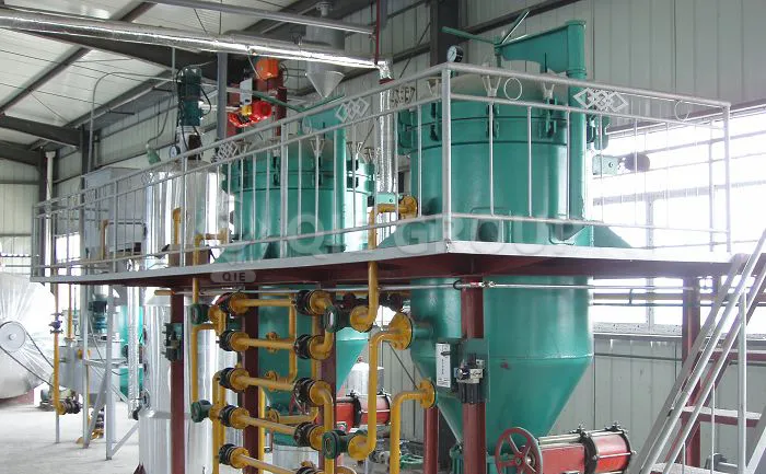 Semi-continuous refined oil production line