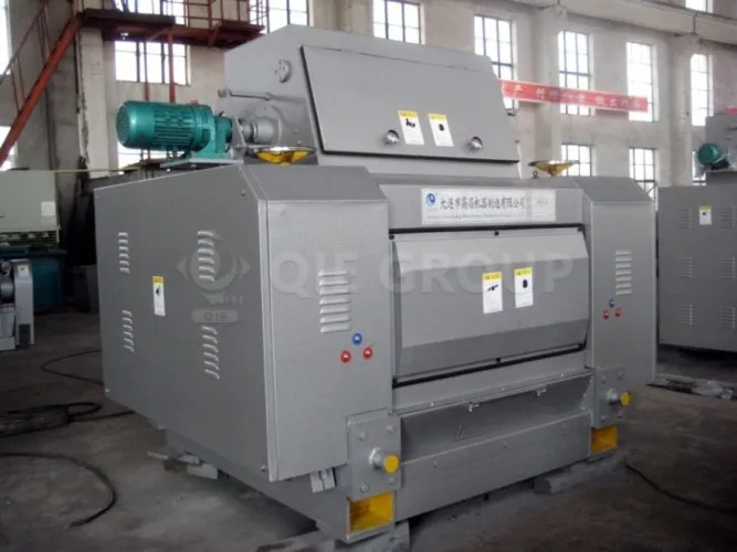 Sunflower seeds embryo pressing machine