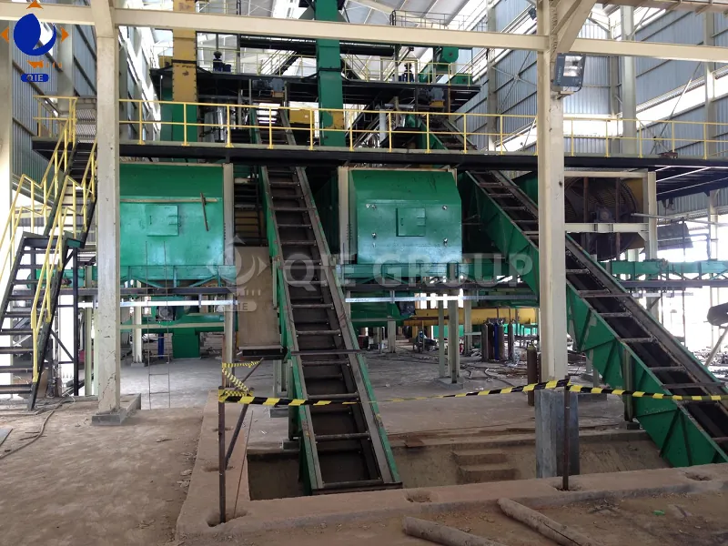 Palm fruit threshing station