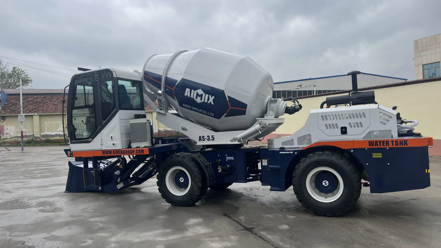 https://shmuker.oss-cn-hangzhou.aliyuncs.com/data/oss/682d89054527840c60fb0d2e/682e7f724527840c60fb20ca/20250624102625/AS-3.5-Self-loading-concrete-mixer-15.jpg