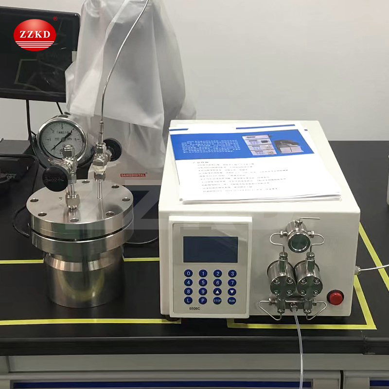 Secador al vacío con control de temperatura inteligente en uso en un laboratorio de investigación biomédica