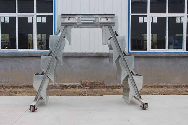 https://shmuker.oss-cn-hangzhou.aliyuncs.com/data/oss/common/20250513152632/20250513/1ca6c409505a43371e1329159274a356/chicken-feeder.jpg