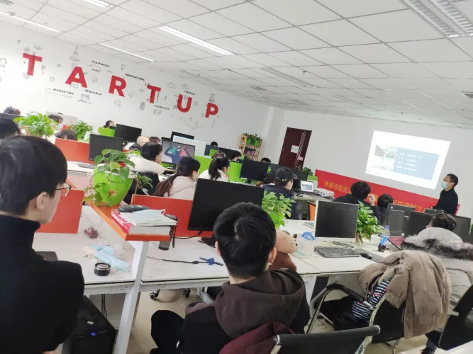 https://shmuker.oss-cn-hangzhou.aliyuncs.com/tmp/temporary/635f7c82b1949146405713b3/635f7c83b1949146405713b9/20240904142138/team1.png
